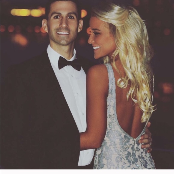 Gorgeous lace evening gown - Picture 2 of 3